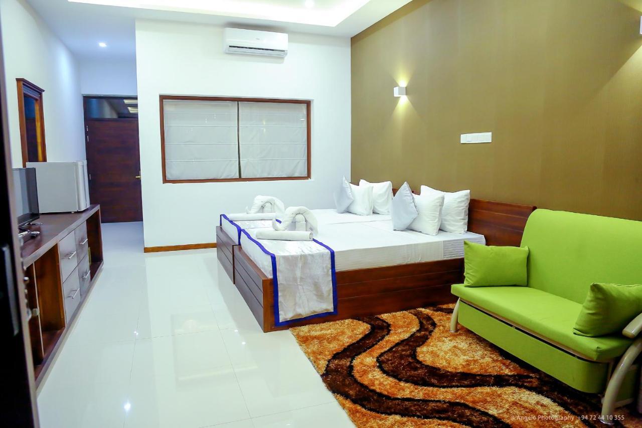 Saru Blue Sapphire Hotel Godakewela Exterior photo